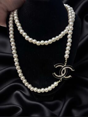 NWT Very long  Pearl Necklace with Gold-Tone Interlocking CC Pendant - White